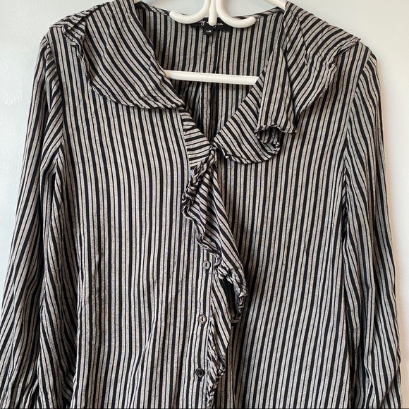 Striped Ruffle Blouse - Picture 3 of 10